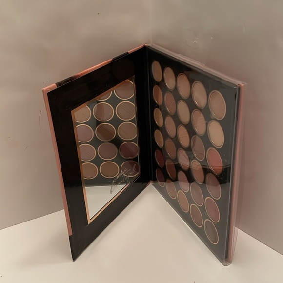 ELLEN TRACY Glam eyeshadow palette in box with sealed mirror. Cruelty free vegan - Picture 13 of 17